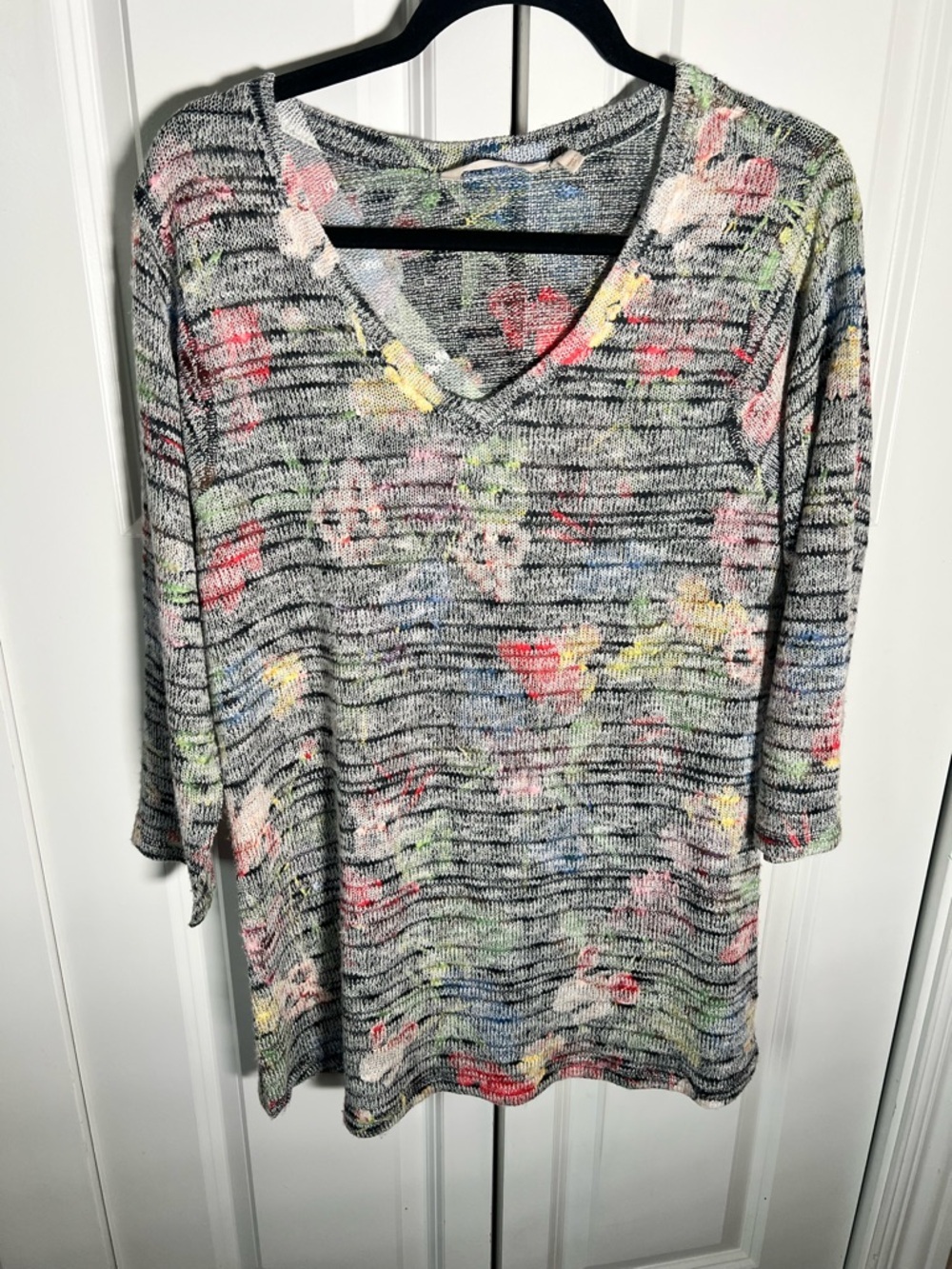 Soft Surroundings V-Neck Knit Top with Multicolor Floral Print Sz M